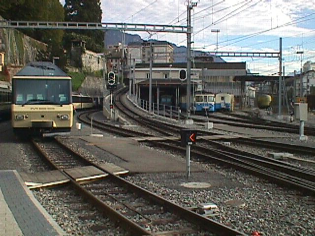 Zweisimmen train on departure - track 6